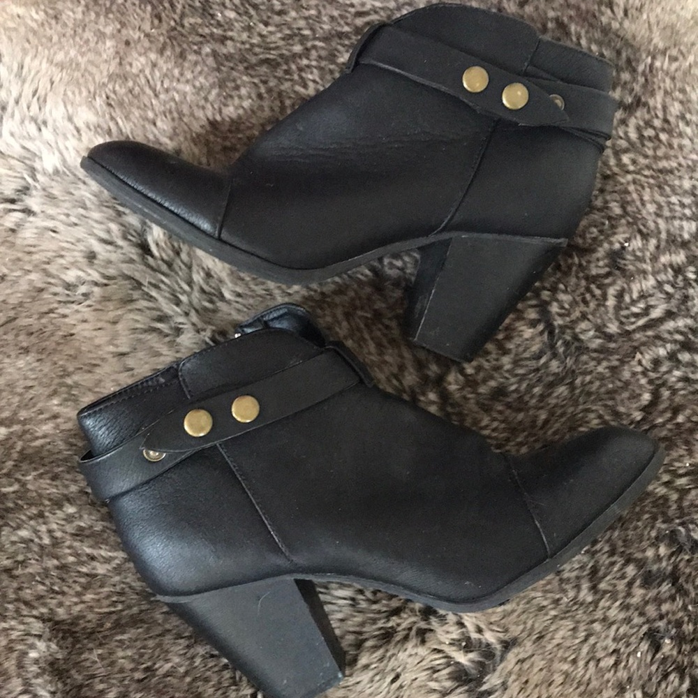 Size 8 women’s booties